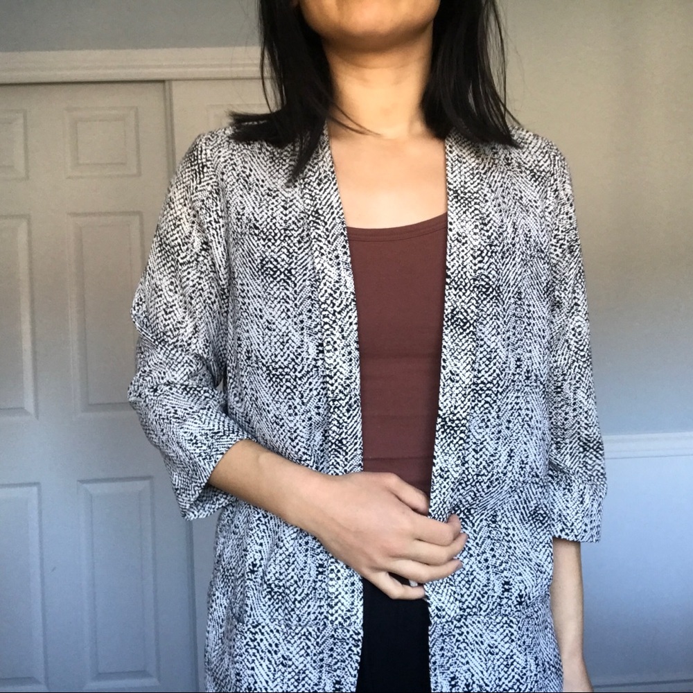 [⚡️2 for $40 ⚡️] Vero Moda Snake Print B&W Blazer. Women’s size XS.